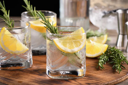 Celebra el Día del Gin Tonic: Descubre su Historia