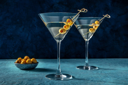 Aprende a Hacer el Dirty Martini Perfecto con Gin Elemental