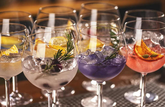 Mejora tus tragos: Descubre la Magia del Hielo en Coctelería